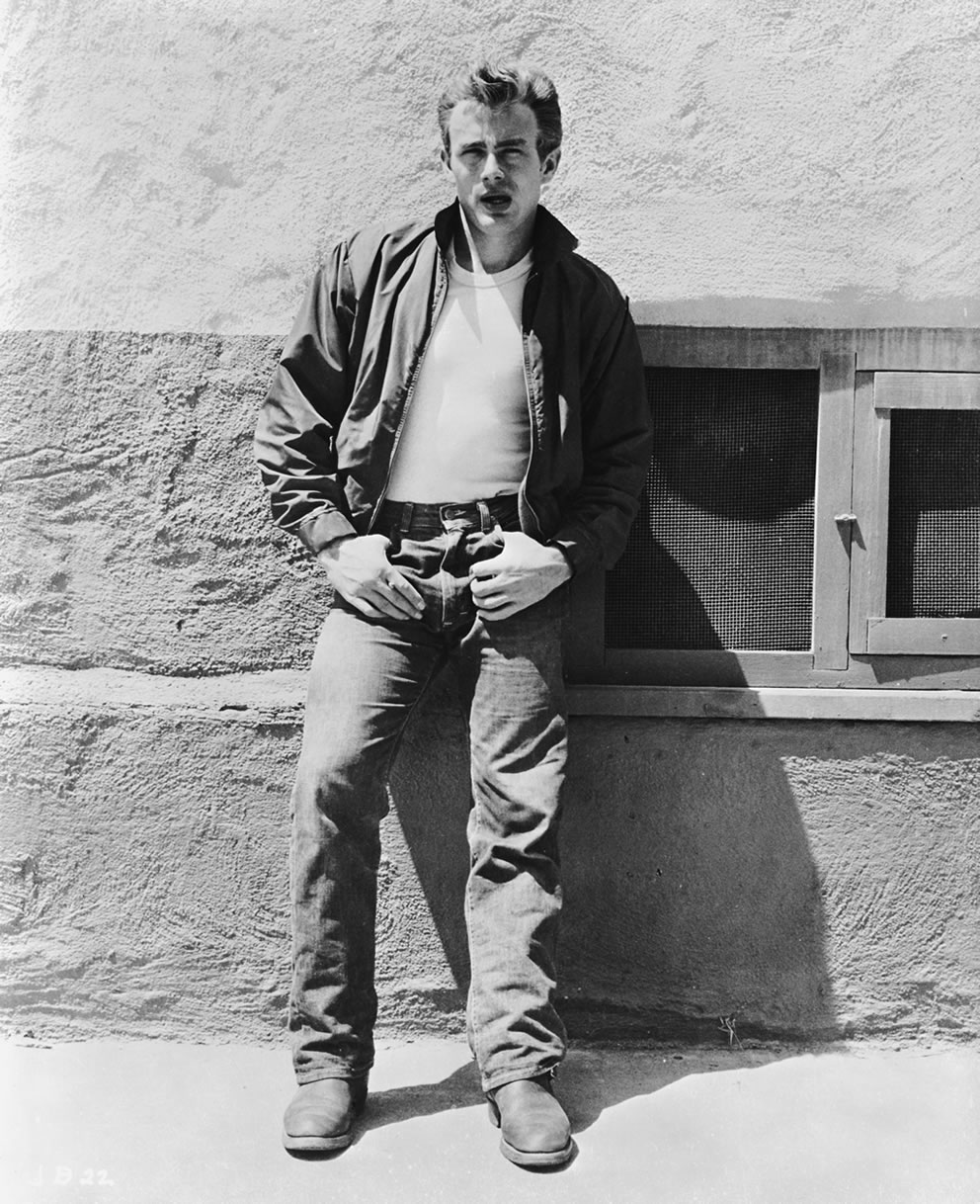 star de cinéma James Dean qui incarne un style entièrement en jean, surtout pour son pantalon.