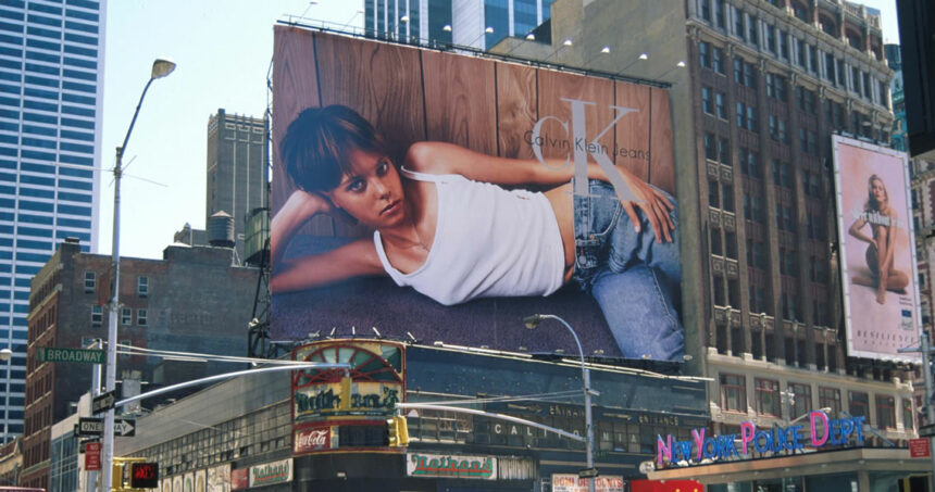 LE DENIM : L’INCONTOURNABLE À TRAVERS LES GÉNÉRATIONS